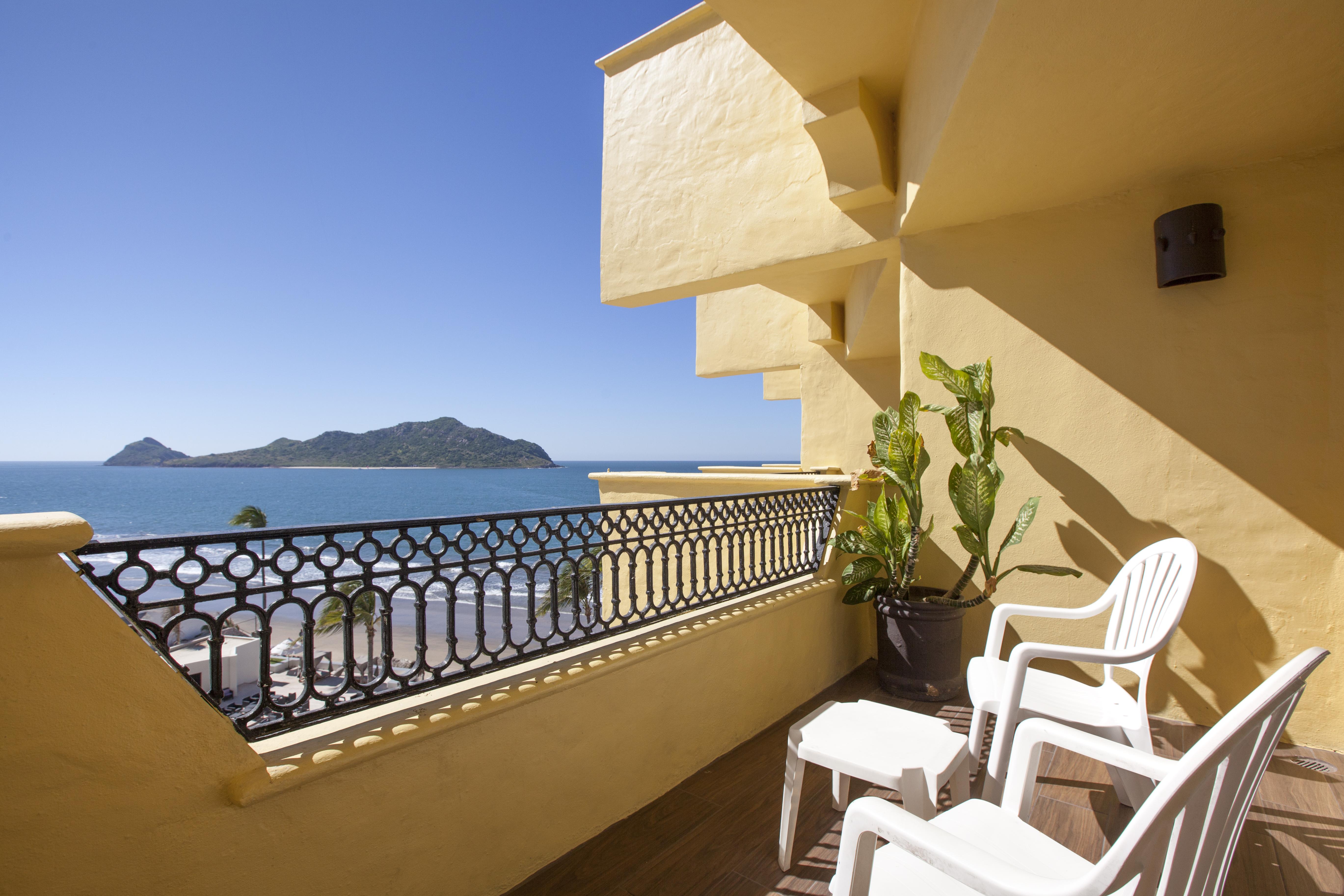 로얄 빌라 리조트 마사틀란 외부 사진 Balcony