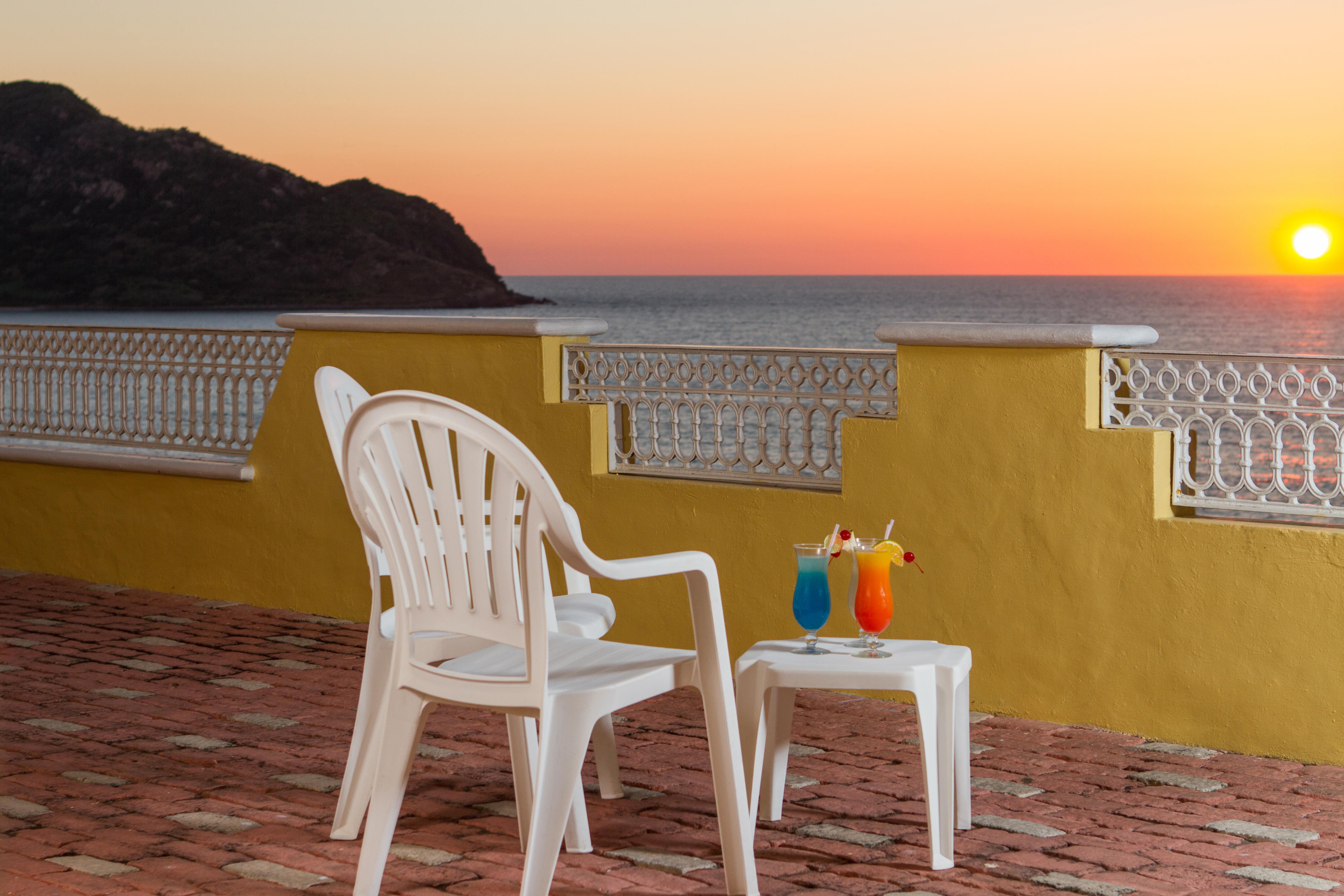 로얄 빌라 리조트 마사틀란 외부 사진 Sunset at the hotel