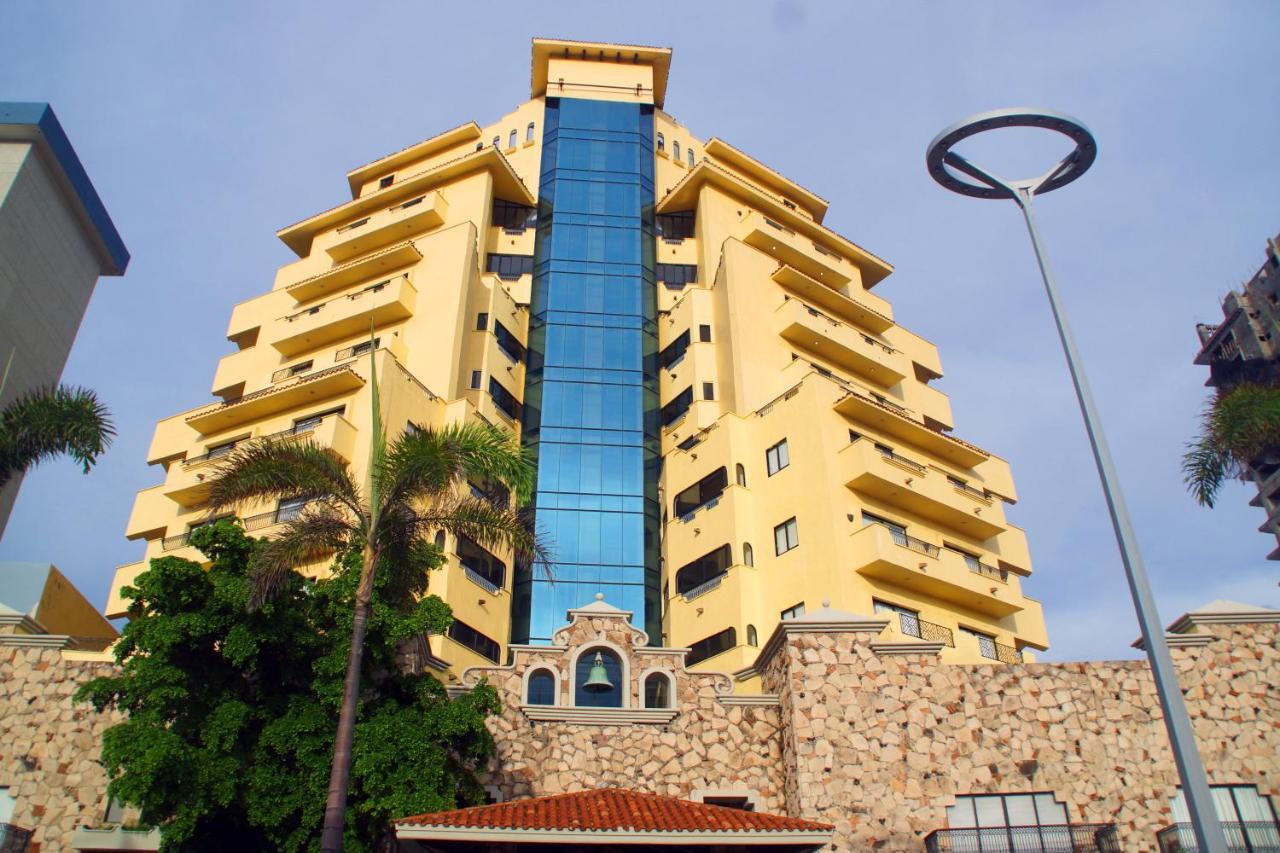 로얄 빌라 리조트 마사틀란 외부 사진 The hotel in 2008