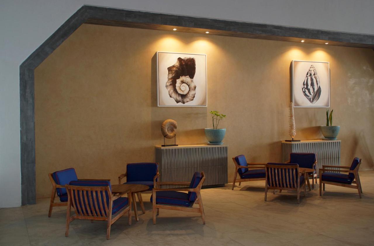 로얄 빌라 리조트 마사틀란 외부 사진 Interior of the hotel