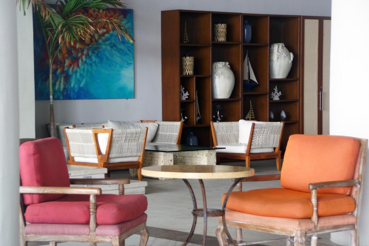 로얄 빌라 리조트 마사틀란 외부 사진 Interior of the hotel