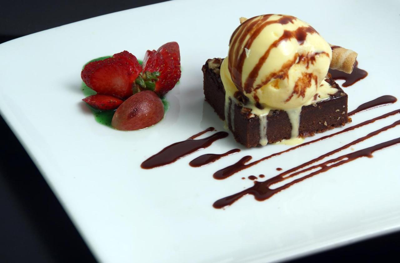 로얄 빌라 리조트 마사틀란 외부 사진 A dessert