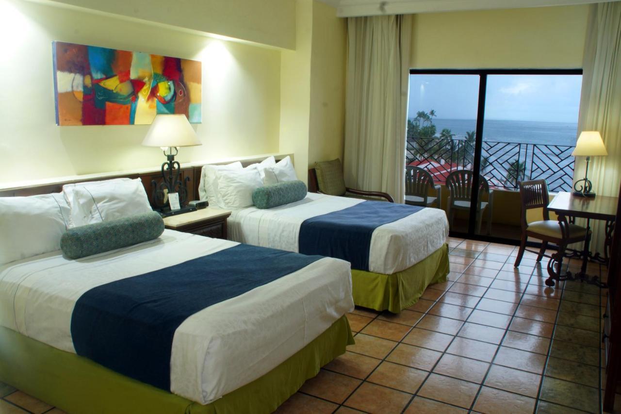 로얄 빌라 리조트 마사틀란 외부 사진 A room at the hotel