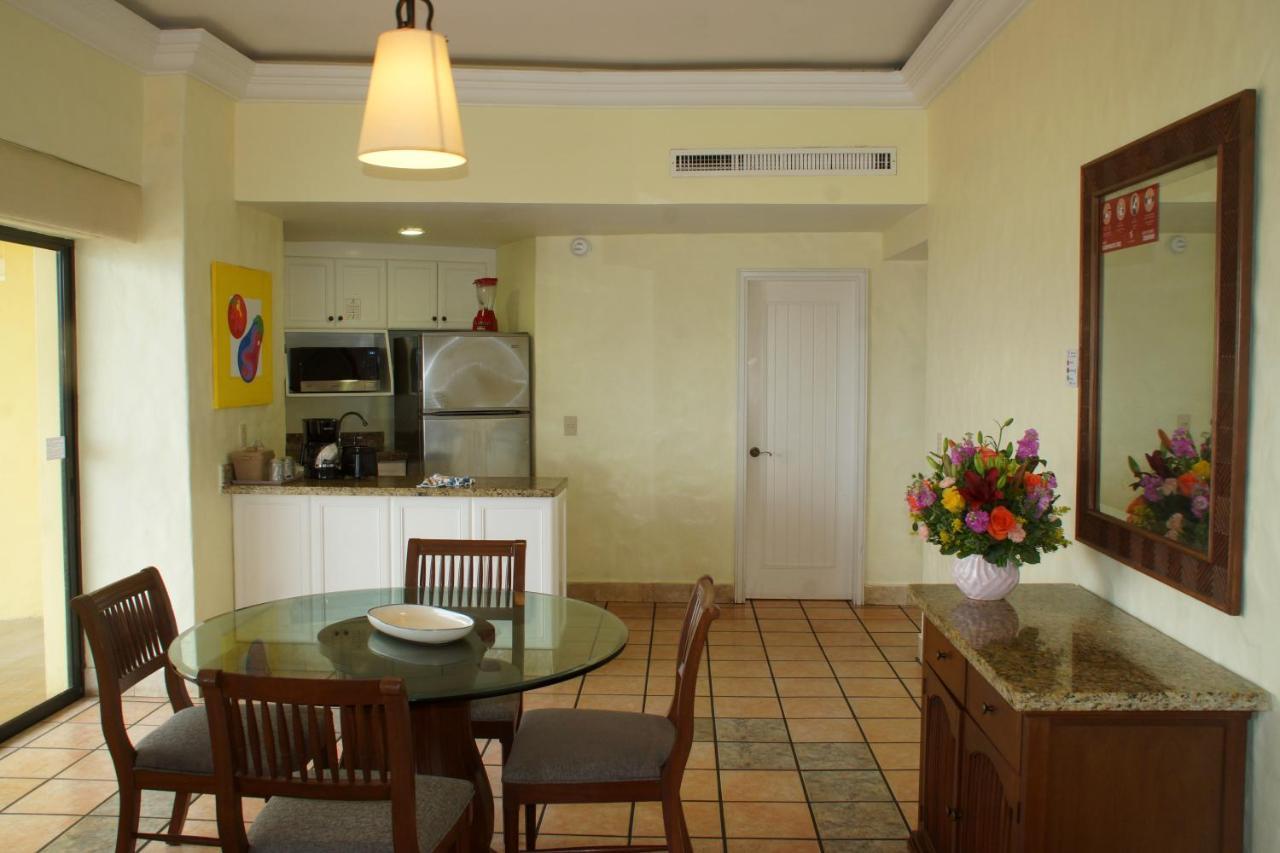 로얄 빌라 리조트 마사틀란 외부 사진 A typical kitchen in a hotel