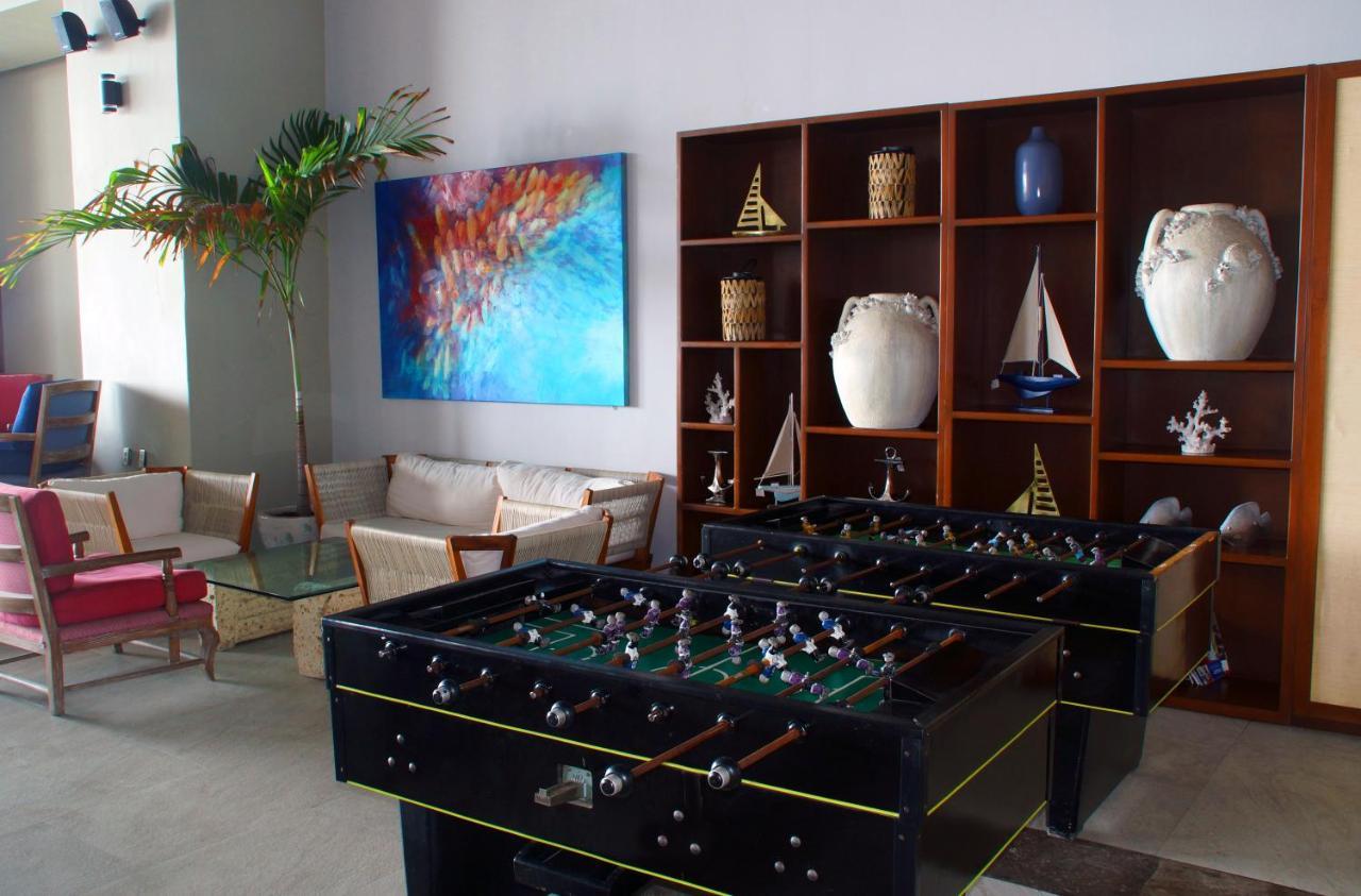 로얄 빌라 리조트 마사틀란 외부 사진 A foosball table